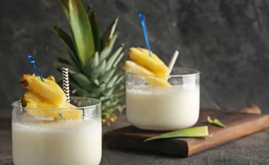 Przepisy na drinki z Malibu: Proste i pyszne koktajle na każdą okazję