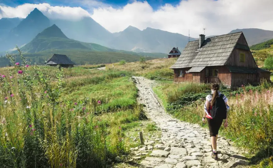 Polskie góry gdzie znaleźć najpiękniejsze szlaki i atrakcje