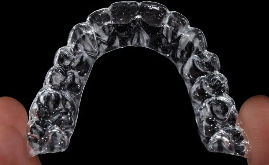 Aparat Invisalign - czy naprawdę działa? Poznaj fakty!