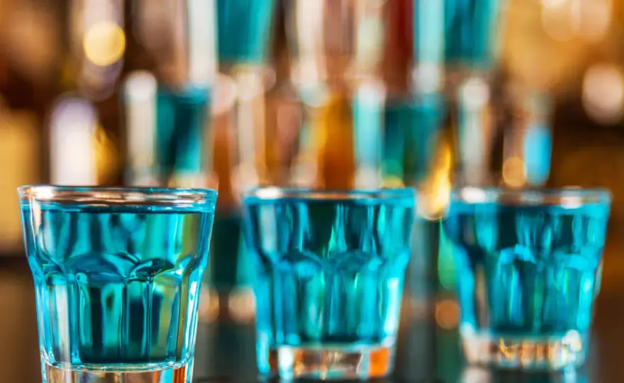 Kamikaze drink ile procent – poznaj różnice w zawartości alkoholu