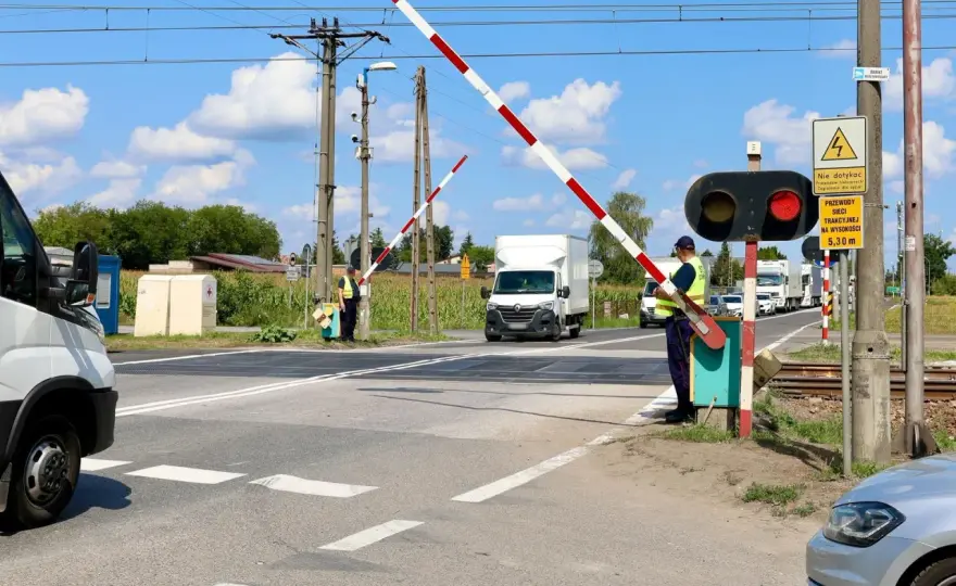 Przejazd kolejowy - Jak uniknąć kary i wypadku?