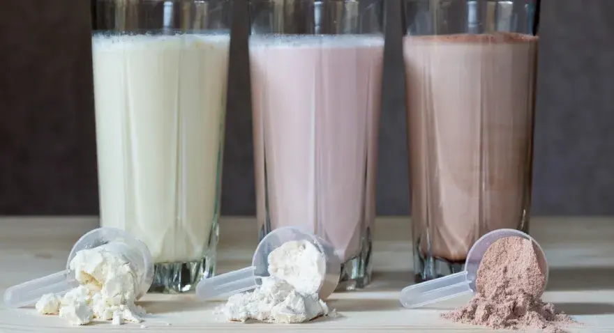 Shake proteinowy przed czy po treningu - co wybrać dla lepszych efektów?
