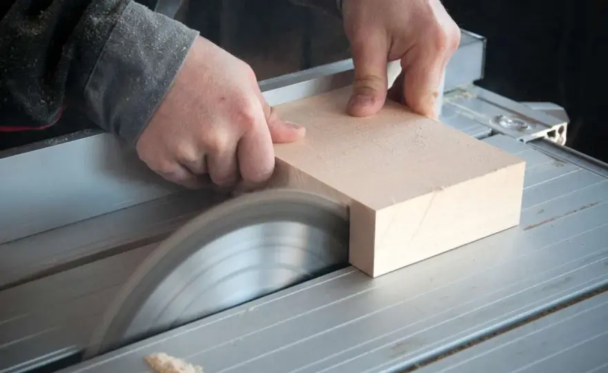 Taglio legno di precisione - Guida per tetti e ristrutturazioni