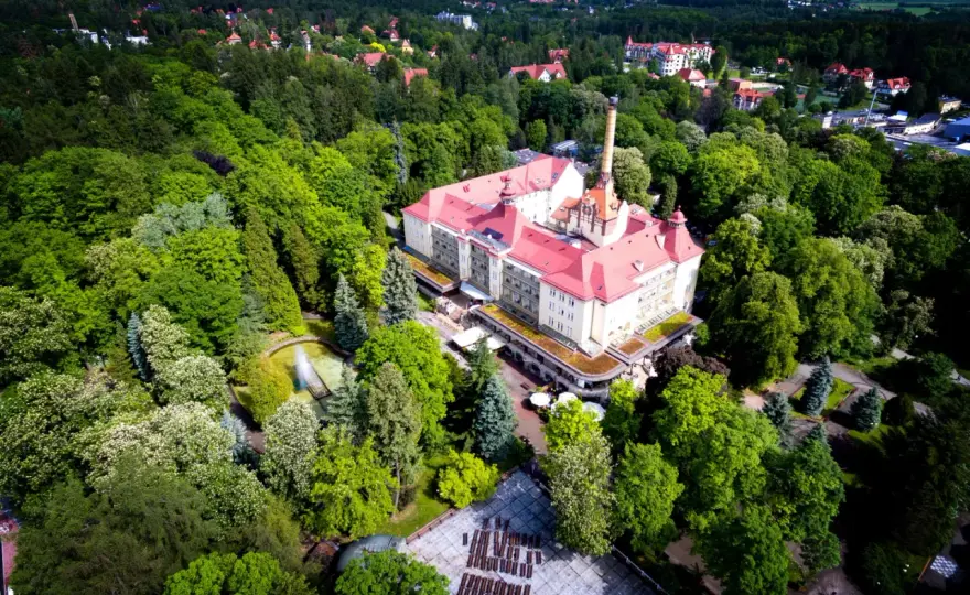 Polanica-Zdrój: Co zwiedzić? Odkryj uzdrowiskowe perły i atrakcje!