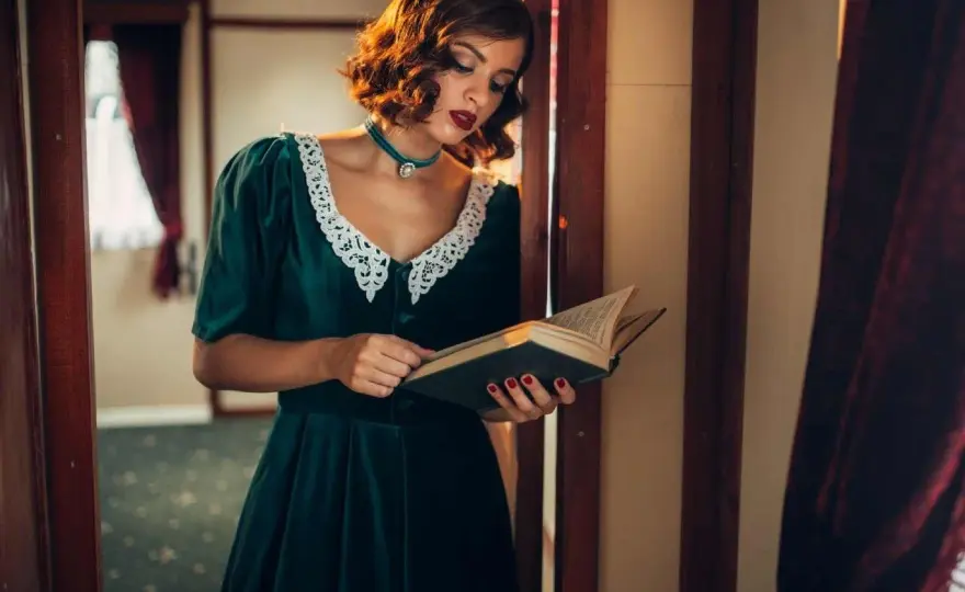 Moda lat 40 - Jak nosić ją stylowo, nie jak przebranie