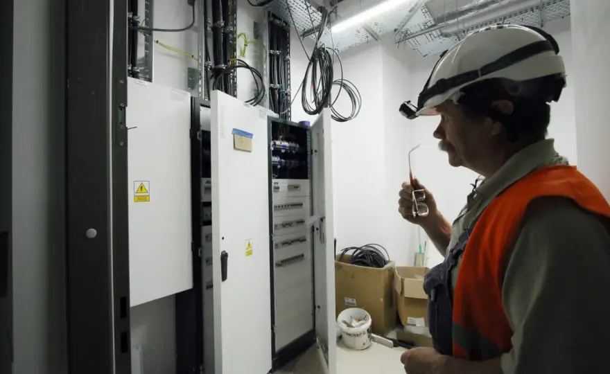 Zarobki inżyniera elektryka w Niemczech: Ile naprawdę zarobisz?