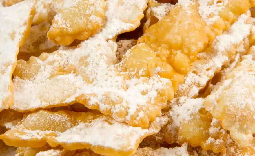 Frappe di Carnevale croccanti e piene di bolle