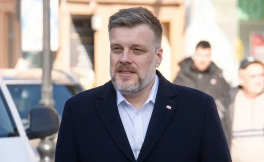 Ile zarabia Adrian Zandberg? Zaskakujące fakty o jego pensji