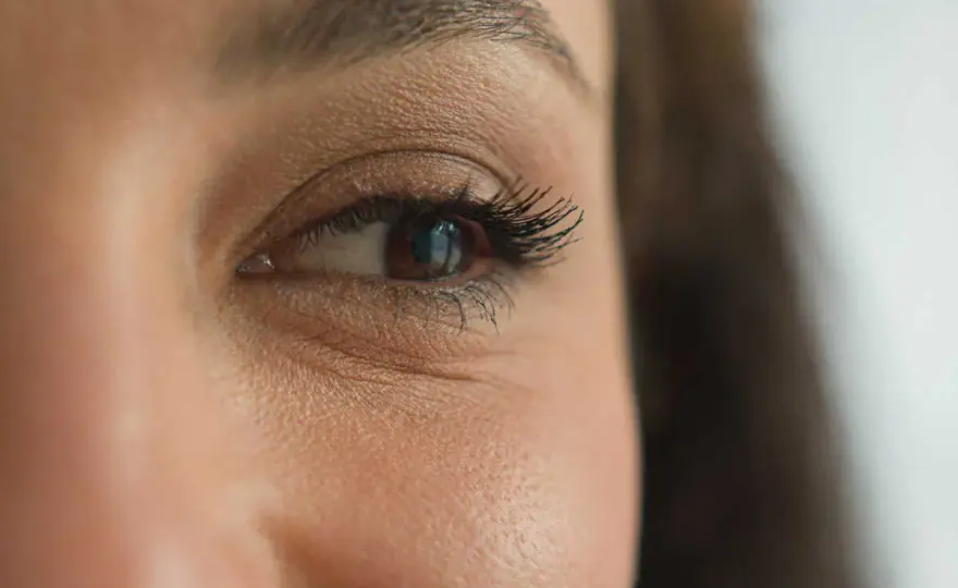 Maquillage paupière tombante - les gestes qui ouvrent le regard