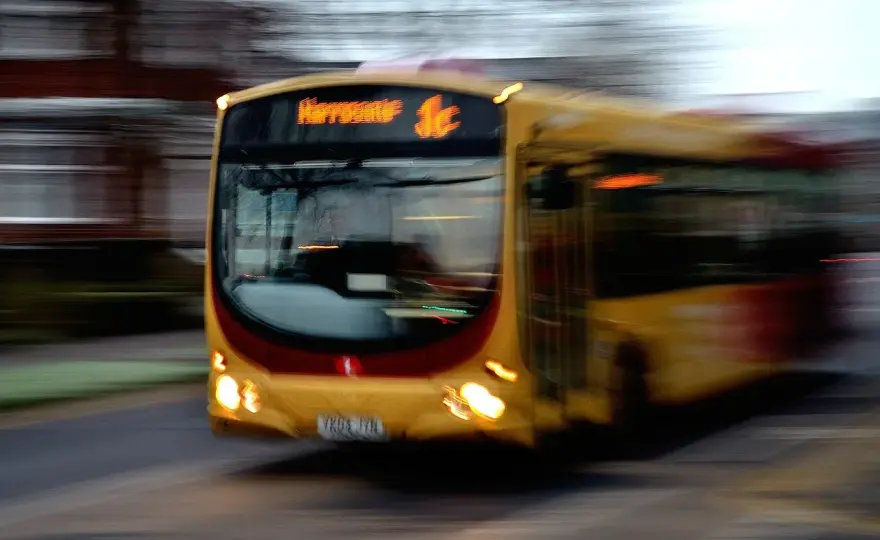 Jaki bus do 20 tys? Oto najlepsze modele, które warto rozważyć