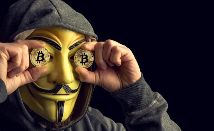 Policja poszukuje wyłudzacza Bitcoin, którego właśnie wypuściła.