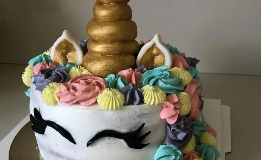 Gâteau licorne facile sans pâte à sucre - Le guide ultime