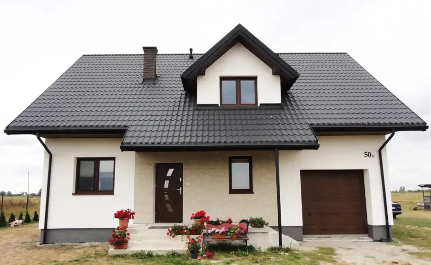 Jak dobrać idealny kolor elewacji do brązowych okien? Sprawdź najlepsze propozycje!