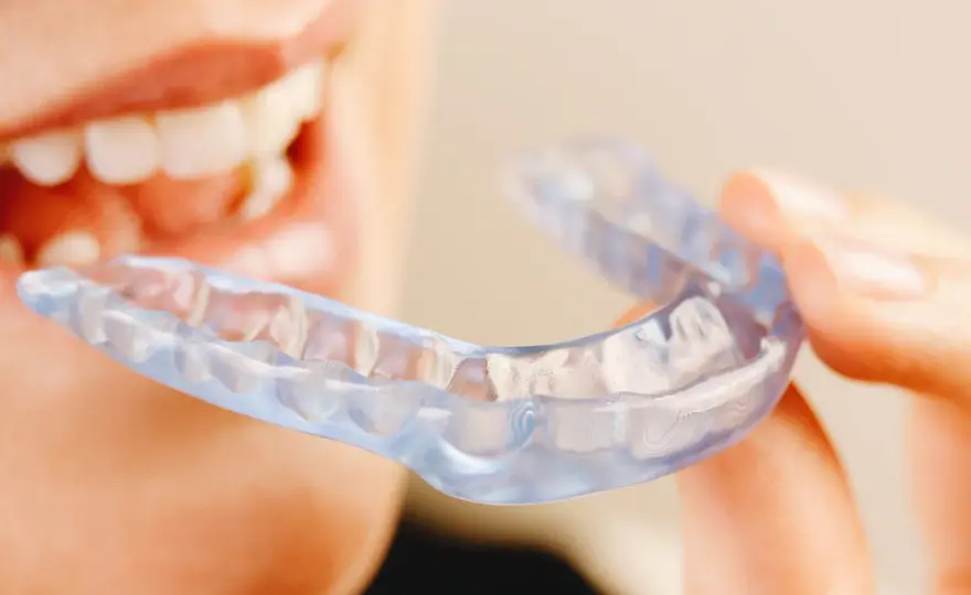 ¿La férula Invisalign protege frente al bruxismo?