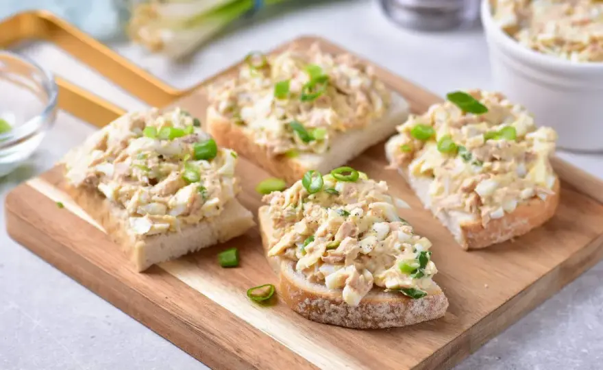 Pasta jajeczna z tuńczykiem - Przepis na idealną kremowość