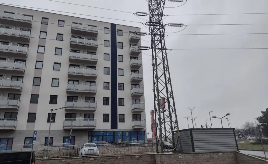 Jakie są instalacje na osiedlu i jak wpływają na komfort mieszkańców