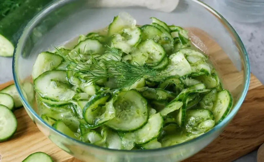 Gurkensalat wie bei Oma - So gelingt der Klassiker perfekt