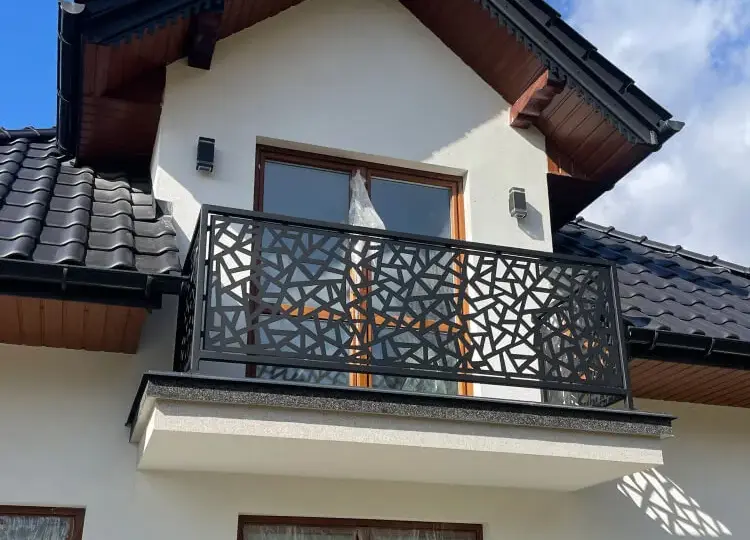 Balustrada aluminiowa czy stalowa - co wybrać, aby uniknąć kosztów?