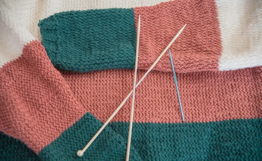 Sfilcowany sweter - uratuj, popraw, przerób. Kompletny poradnik