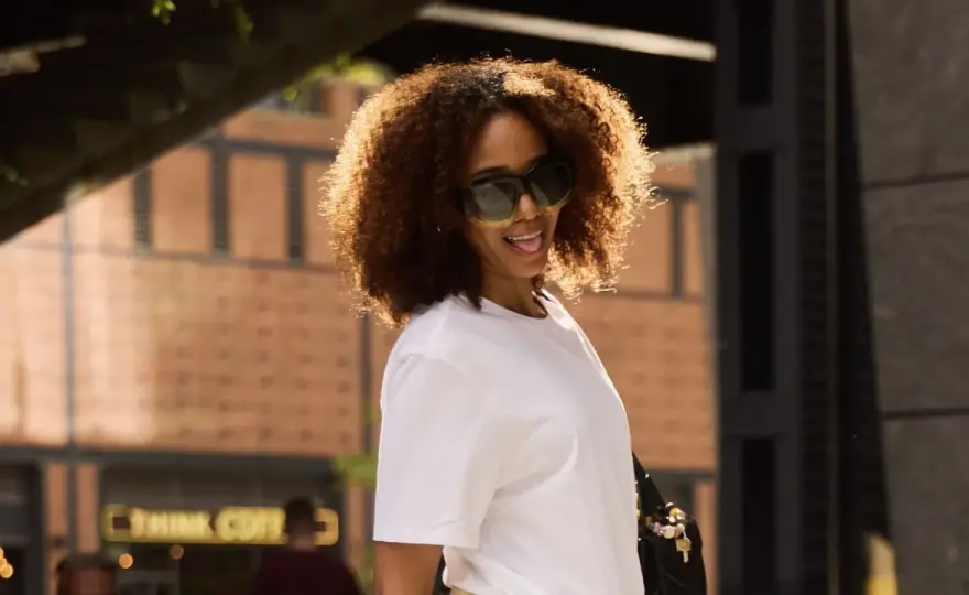 Coole T-Shirts: Trends 2025, Styling-Tipps & nachhaltige Mode