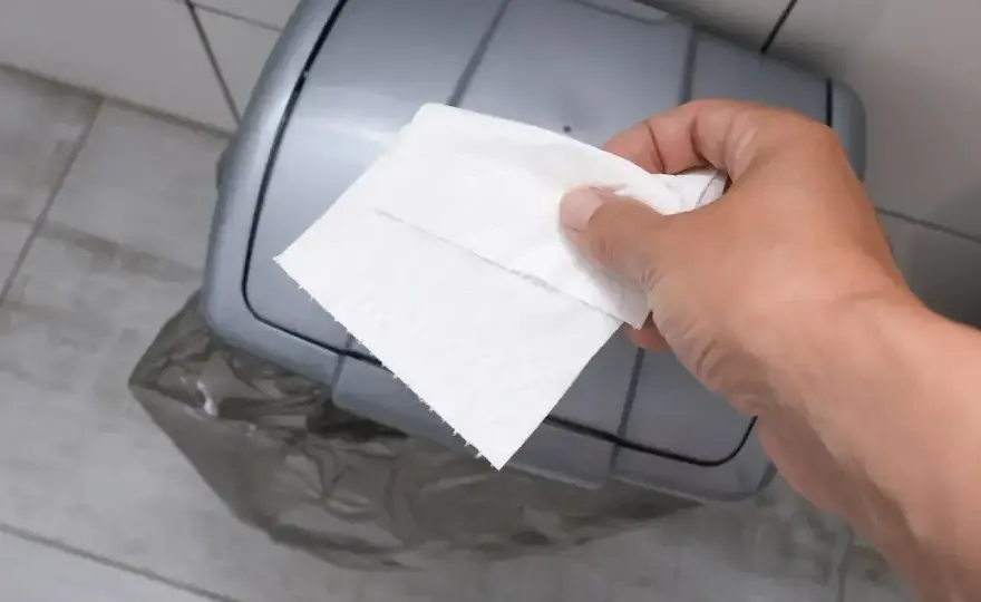 Ręcznik papierowy - Gdzie wyrzucić? Uniknij błędów segregacji!