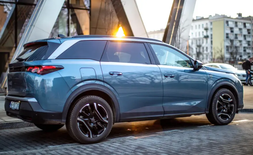 Peugeot 5008 opinie - Czy warto kupić ten rodzinny SUV w 2026?