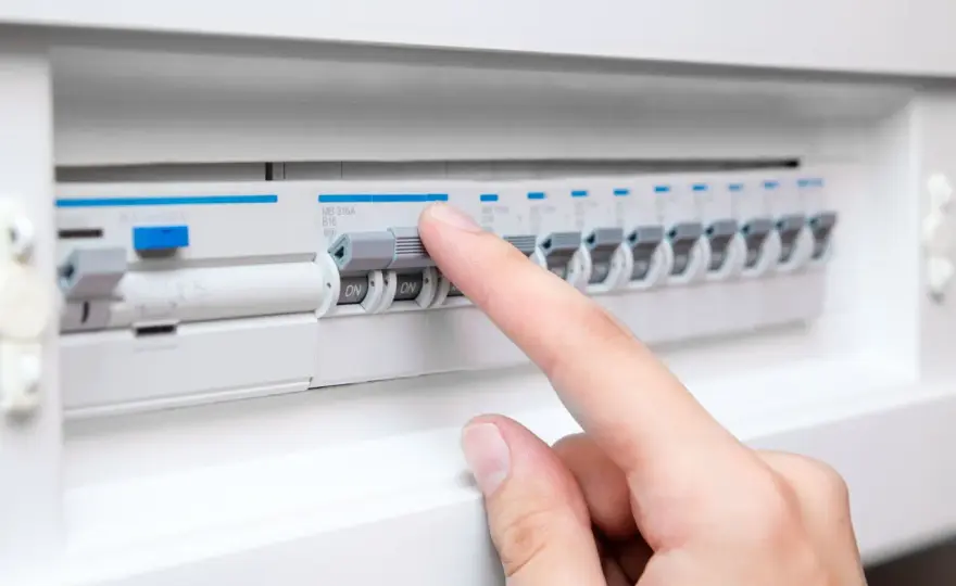 Rodzaje złącz - Jakie są rodzaje bezpieczników elektrycznych?