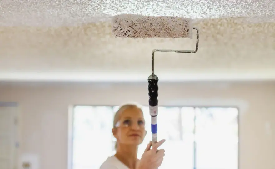 Imbiancare il soffitto senza fatica - guida pratica