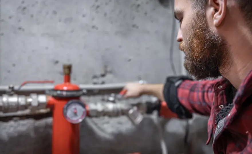 Rumore nei tubi dell’acqua - cause e soluzioni concrete