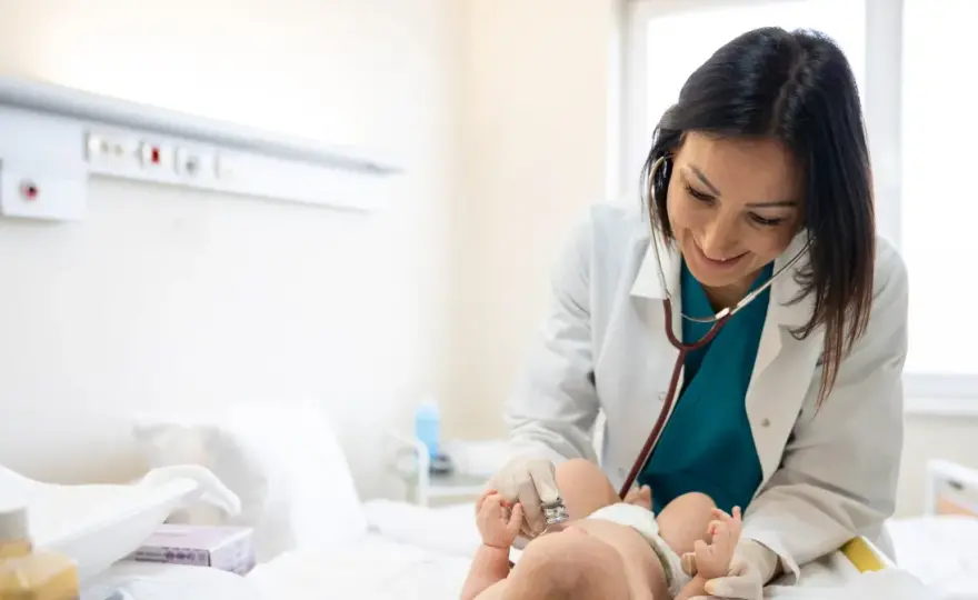 Neonatolog dla noworodka - Kiedy iść, co obserwować?