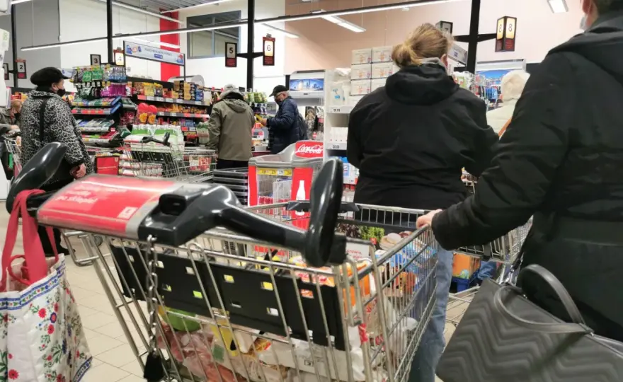 Praca w Wielką Sobotę - Czy trzeba pracować i co z handlem?