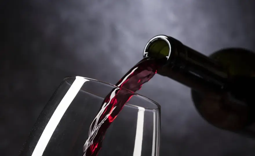 Estimer la valeur d'un vin - Guide complet pour une juste cote