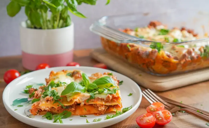 Co podać do lasagne? Idealne dodatki, które zbalansują smak