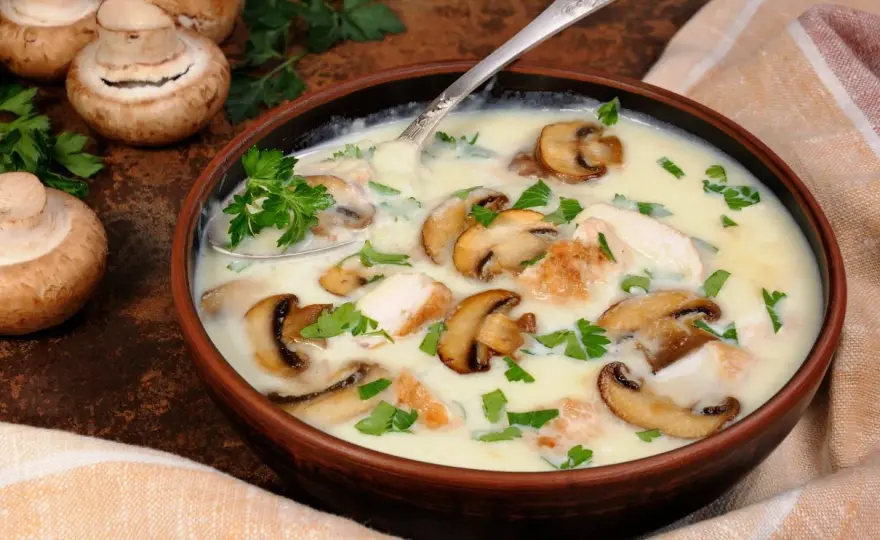 Zupa pieczarkowa przepis babci - Poznaj sposób na idealny smak