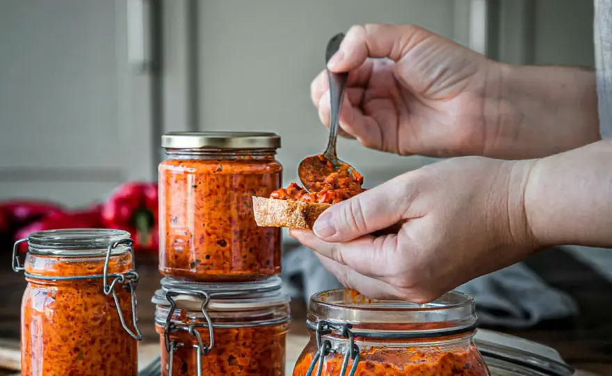 Ajvar hemma - så gör du en fyllig paprikaröra