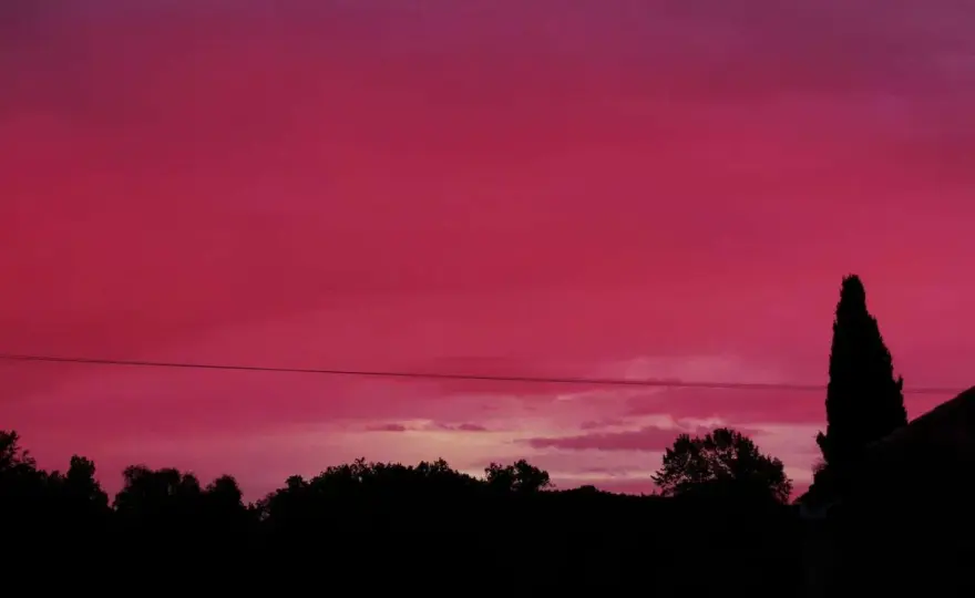 Ciel rouge le soir - Météo ou simple beauté? Décryptez le signal!