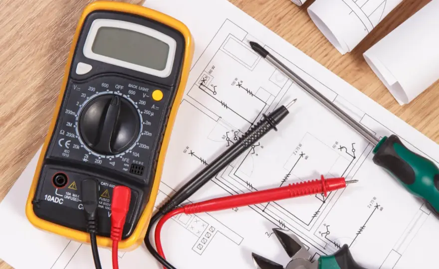 Oświadczenie elektryka do odbioru domu - co powinno zawierać?