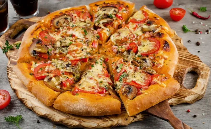 Ile kalorii ma pizza? Odkryj zaskakujące wartości kaloryczne