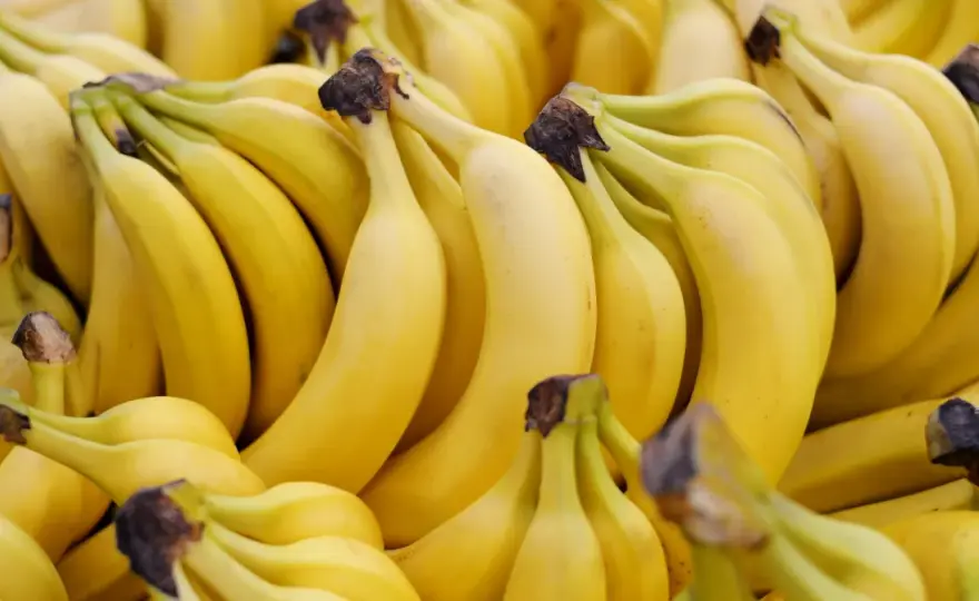 Ile węglowodanów ma banan? Sprawdź fakty i wpływ na dietę