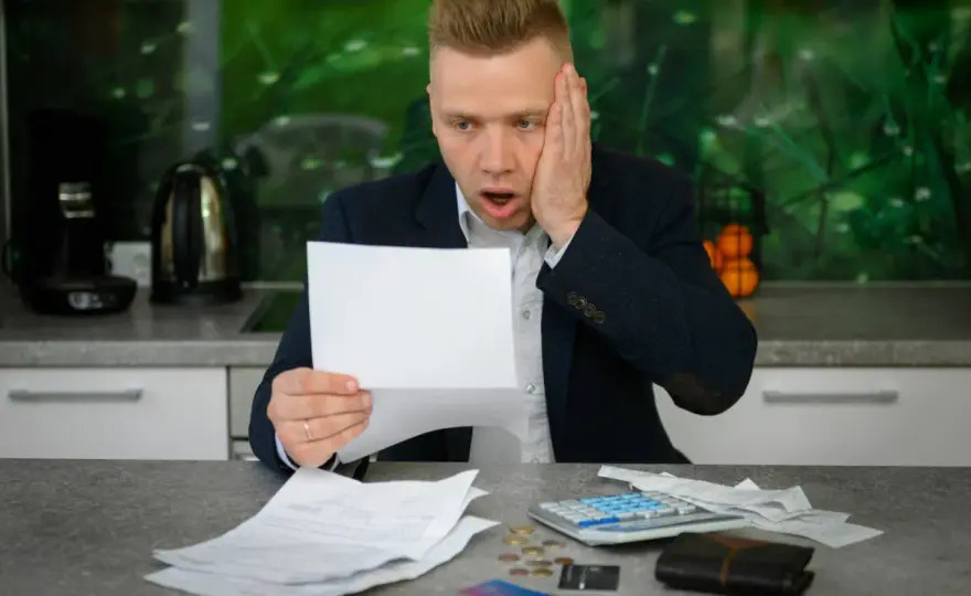 Jak spłacić debet na koncie i nie wrócić na minus?