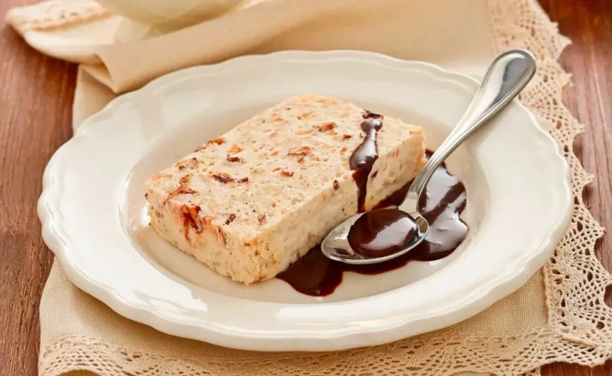 Semifreddo alla mandorla, cremoso e croccante