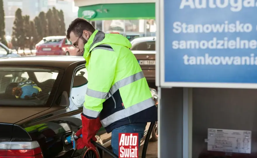 CNG i hybryda – co to jest i jak wpływają na środowisko?
