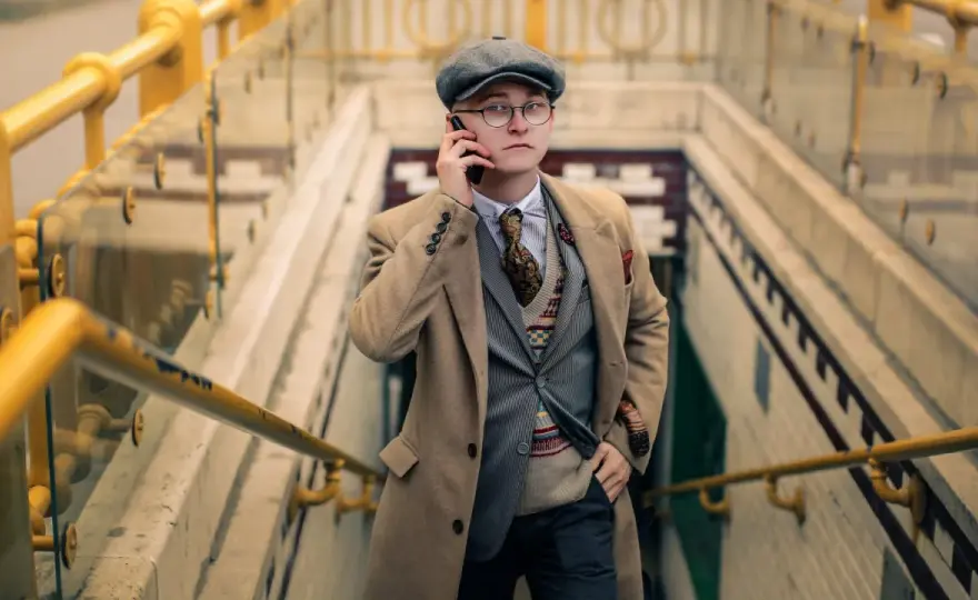 Od gangsterów do hipsterów: Jak ewoluowała moda męska lat 20.?