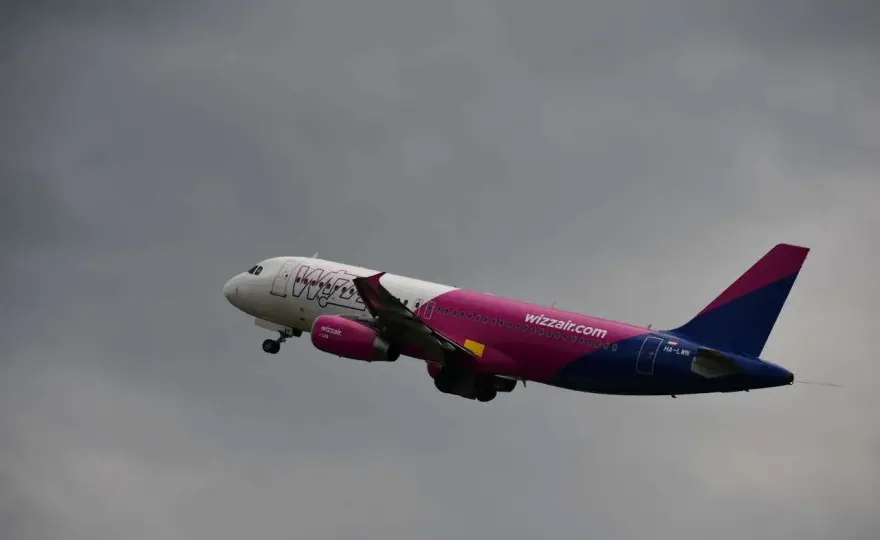 Wizz Air: Ile alkoholu możesz zabrać? Uniknij konfiskaty!