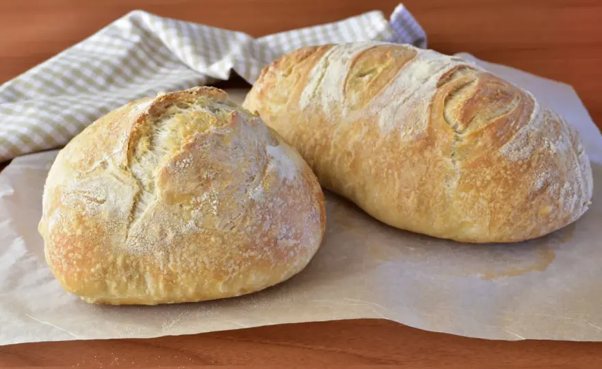 Pane morbido fatto in casa senza impastatrice