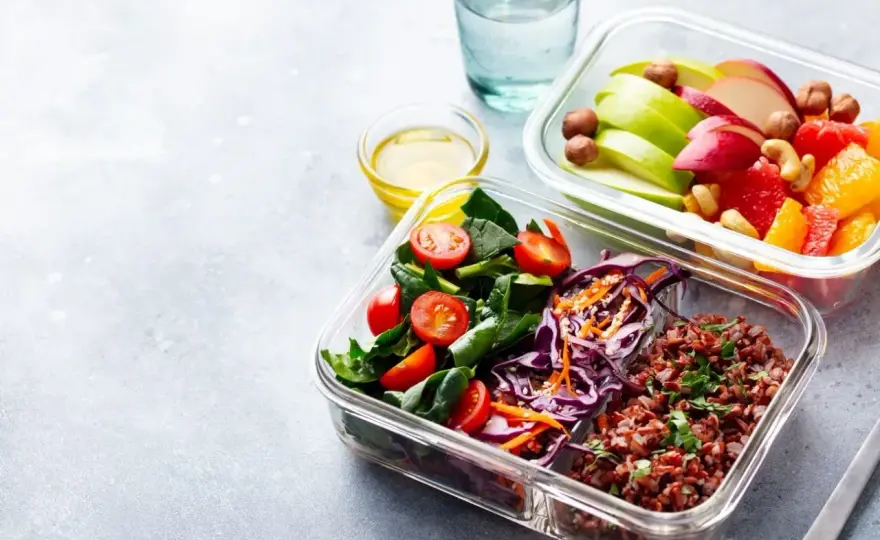 Jak podgrzewać catering dietetyczny, aby zachować smak i wartości odżywcze