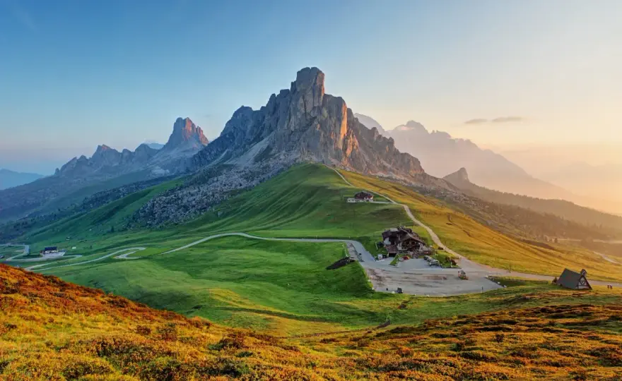 Dolomites Hiking Guide - Best Trails, Season and Hut Treks