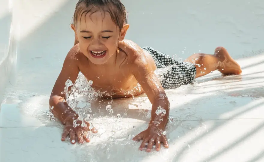 Otite du baigneur, symptômes et bons réflexes après la baignade