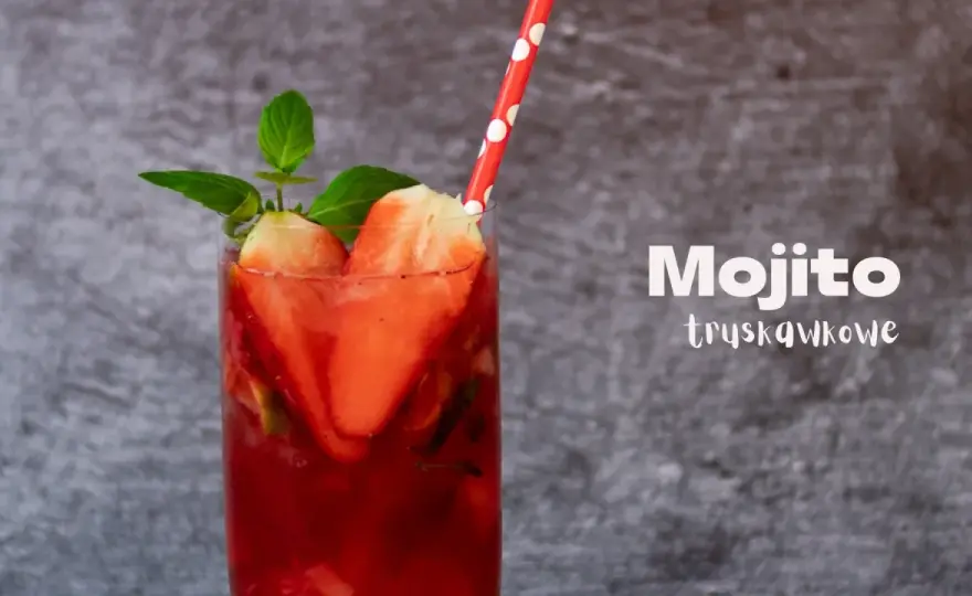 Drink z mrożonymi malinami: Szybkie przepisy na lato w szklance