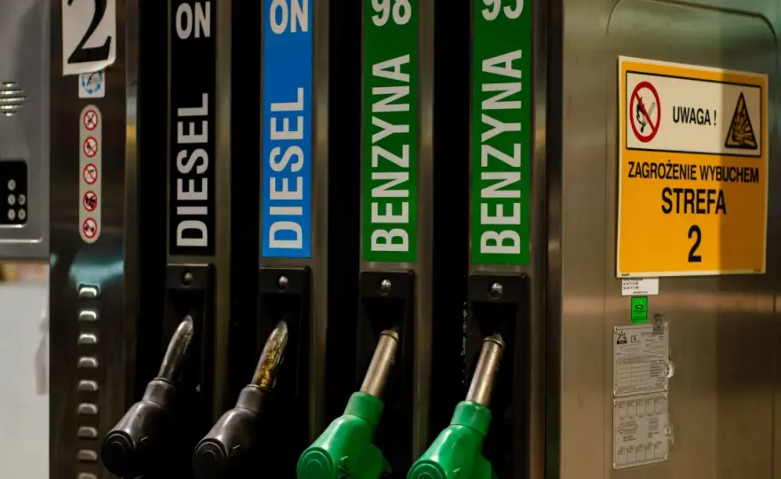 Jaki kolor ma diesel i co mówi o jego jakości? Sprawdź teraz